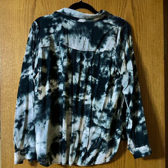 a.n.a Tie-Dye Button-Down Shirt | PL Petite Large | Black & White Rayon - Picture 2 of 4